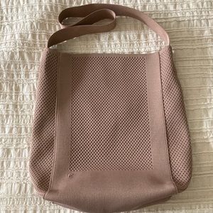 everlane // do it all tote (color: woodsmoke)